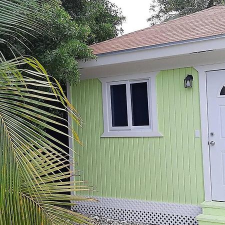 Appartamento Budget & Basic In Local Neighborhood, 7Min Drive To Downtown Nassau Beach Paradise Esterno foto