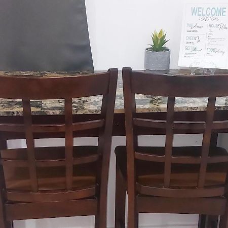 Appartamento Budget & Basic In Local Neighborhood, 7Min Drive To Downtown Nassau Beach Paradise Esterno foto