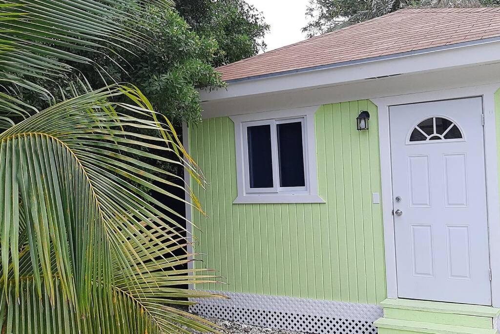 Appartamento Budget & Basic In Local Neighborhood, 7Min Drive To Downtown Nassau Beach Paradise Esterno foto